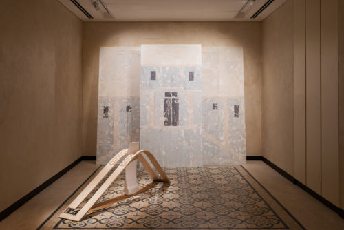 Roni Ben Porat, Rothschild 104, 2022, mix media on wood<br />
Lobna Awidat, Untitled, 2021, installation, plaster, wood and wire<br />
Photography: Neta Cones