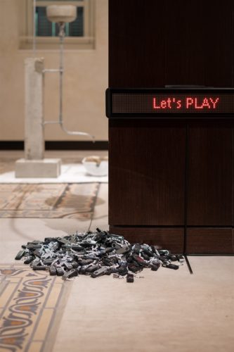 Neta Moses, What a Funny Thing Having a Body, Hard drive sculpture<br />
Photography: Michael Tzur