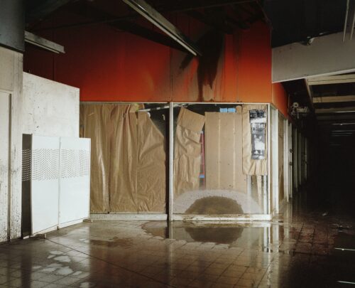 دافنا أميرا, المحطّة المركزيّة الجديدة، 2021, تصوير تناظريّ، طباعة حبر على ورق جدران