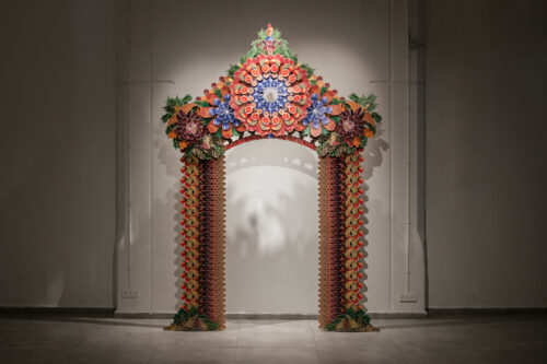 Ori Shifrin Anavi, Gate, 2022, cardboard, 320×200×15<br />
Photography: Kira Kletsky