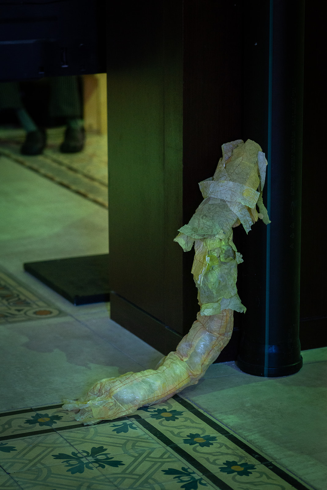 Oded Rotem, The Patron, detail, 2023, processed toilet paper, motors<br />
Photography: Neta Cones