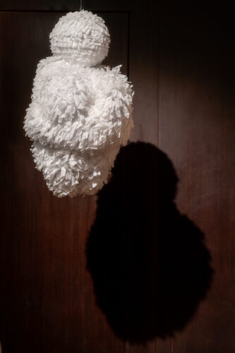 Tair Almor, Venus of Willendorf, Piñata, 2023, paper, polyurethane foam, 55x35x35 cm<br />
Photography: Daniel Hanoch